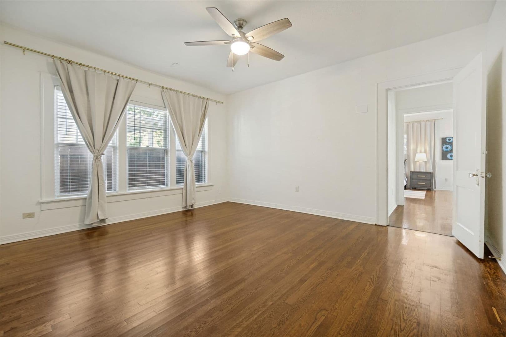 Dallas House: 6106 Worth St.