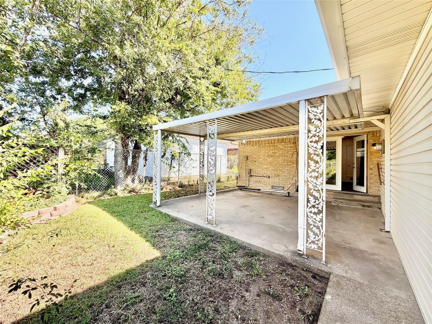 Dallas House: 8405 Lullwater Dr