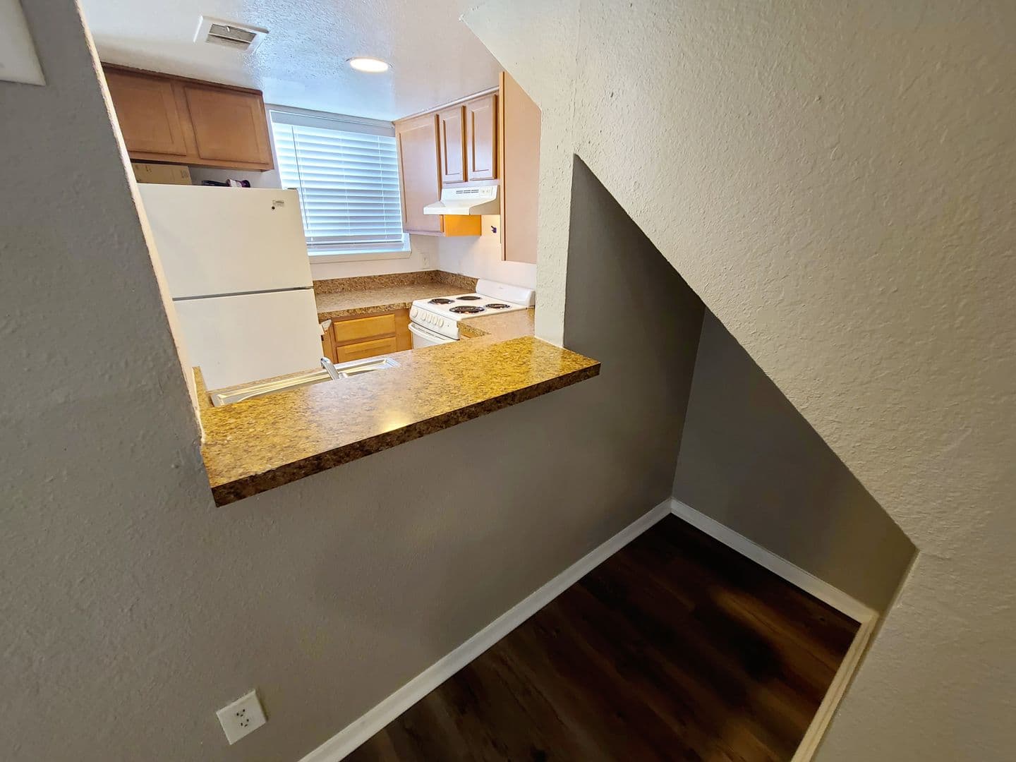 Dallas Apartment: 1901 N Fitzhugh Ave