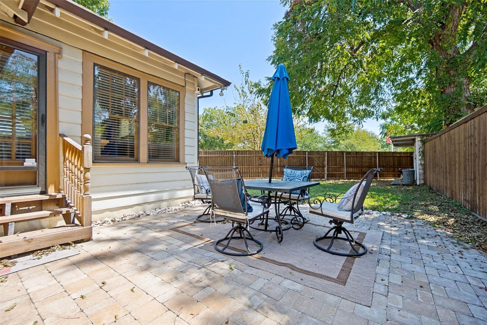 Dallas House: 6106 Worth St.