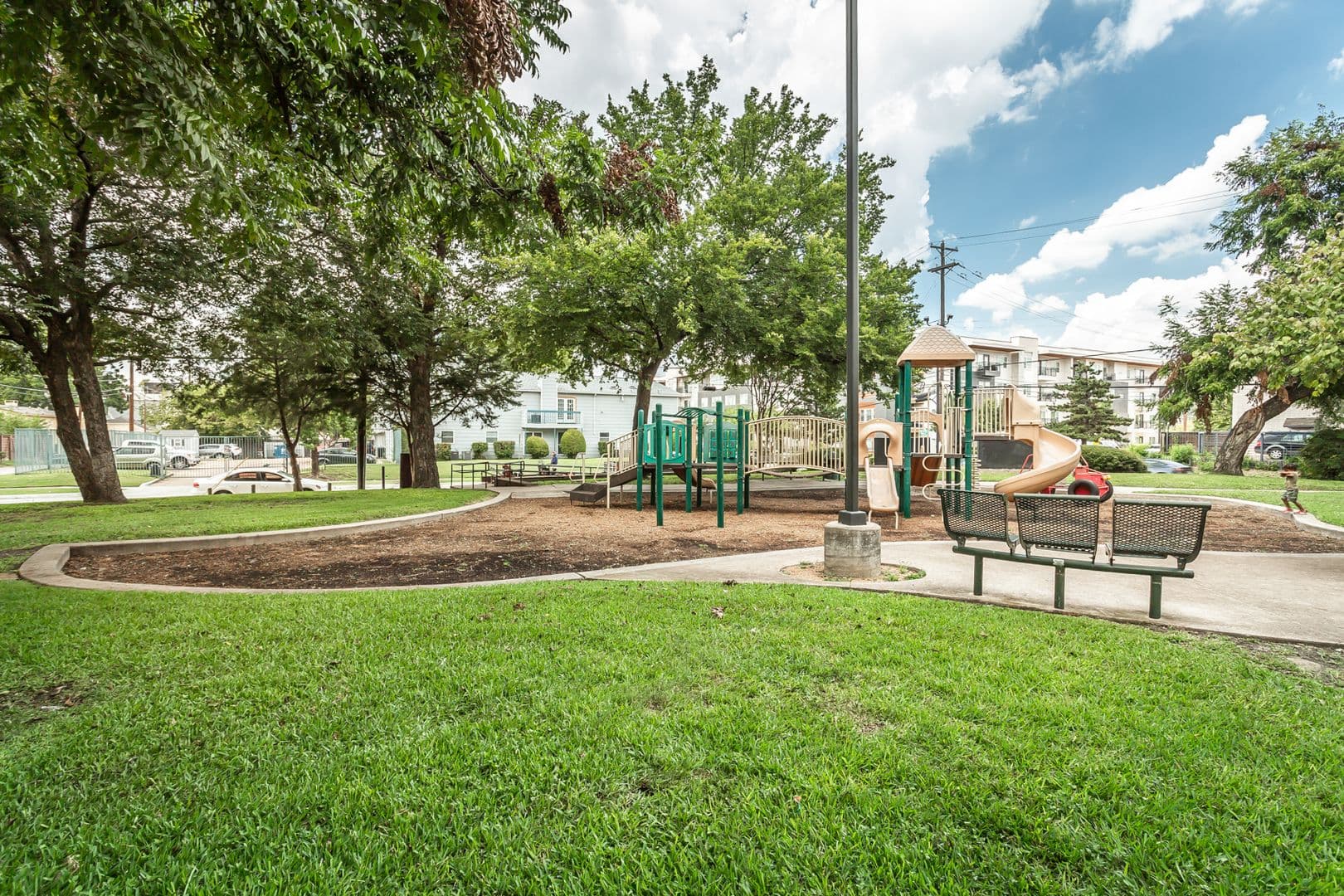 Dallas Apartment: 1901 N Fitzhugh Ave