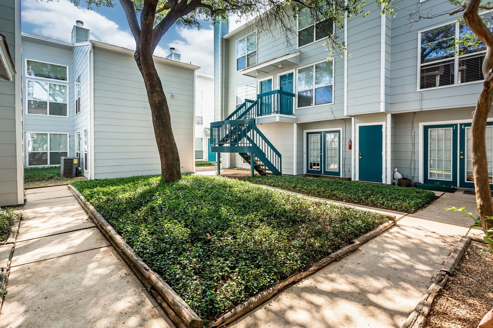 Dallas Apartment: 1901 N Fitzhugh Ave