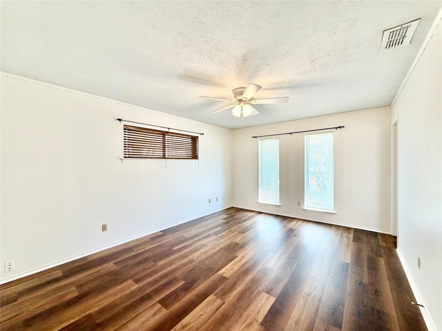 Dallas House: 8405 Lullwater Dr