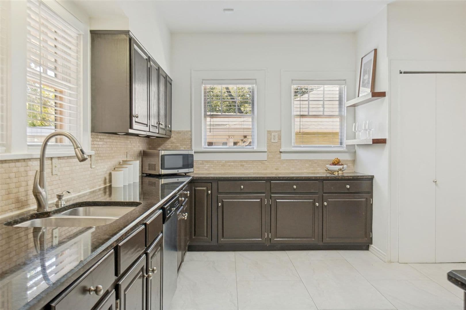 Dallas House: 6106 Worth St.