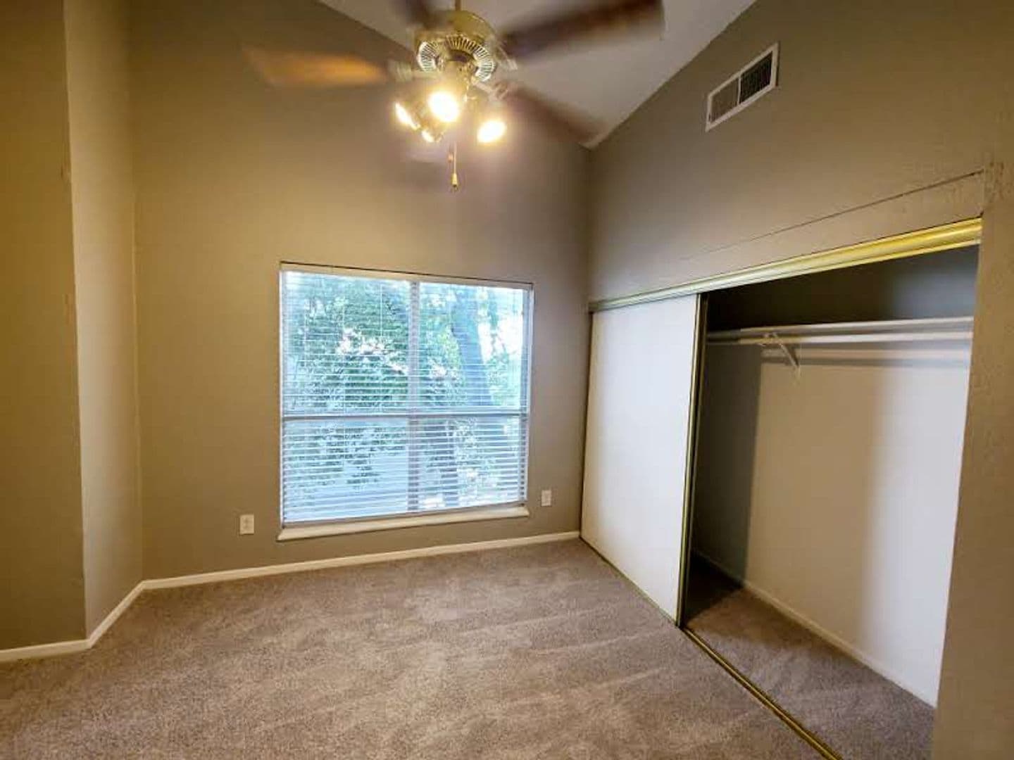 Dallas Apartment: 1901 N Fitzhugh Ave