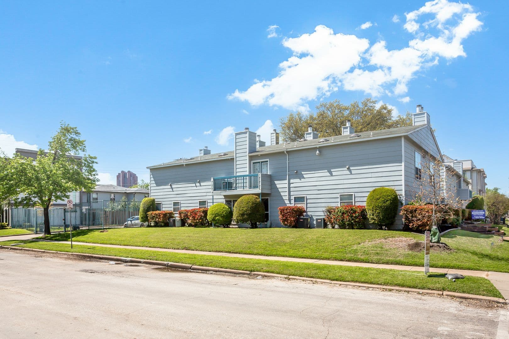 Dallas Apartment: 1901 N Fitzhugh Ave