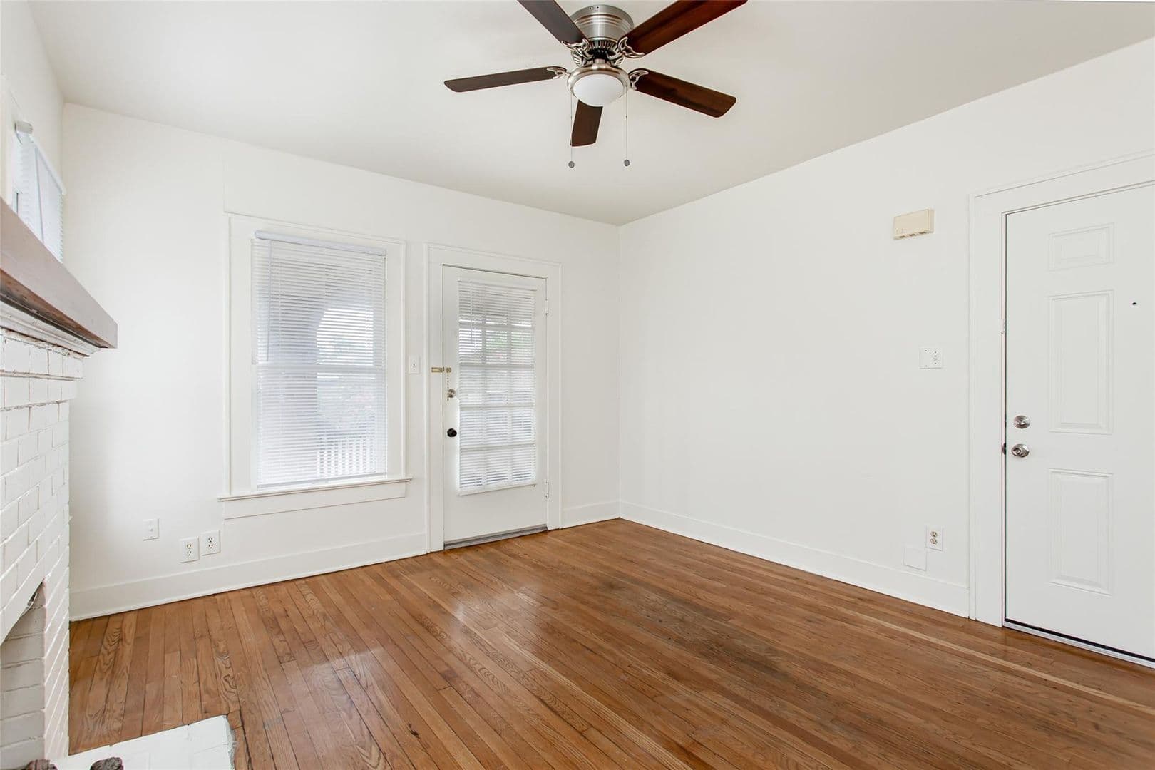 Dallas House: 4807 1/2 Reiger Ave