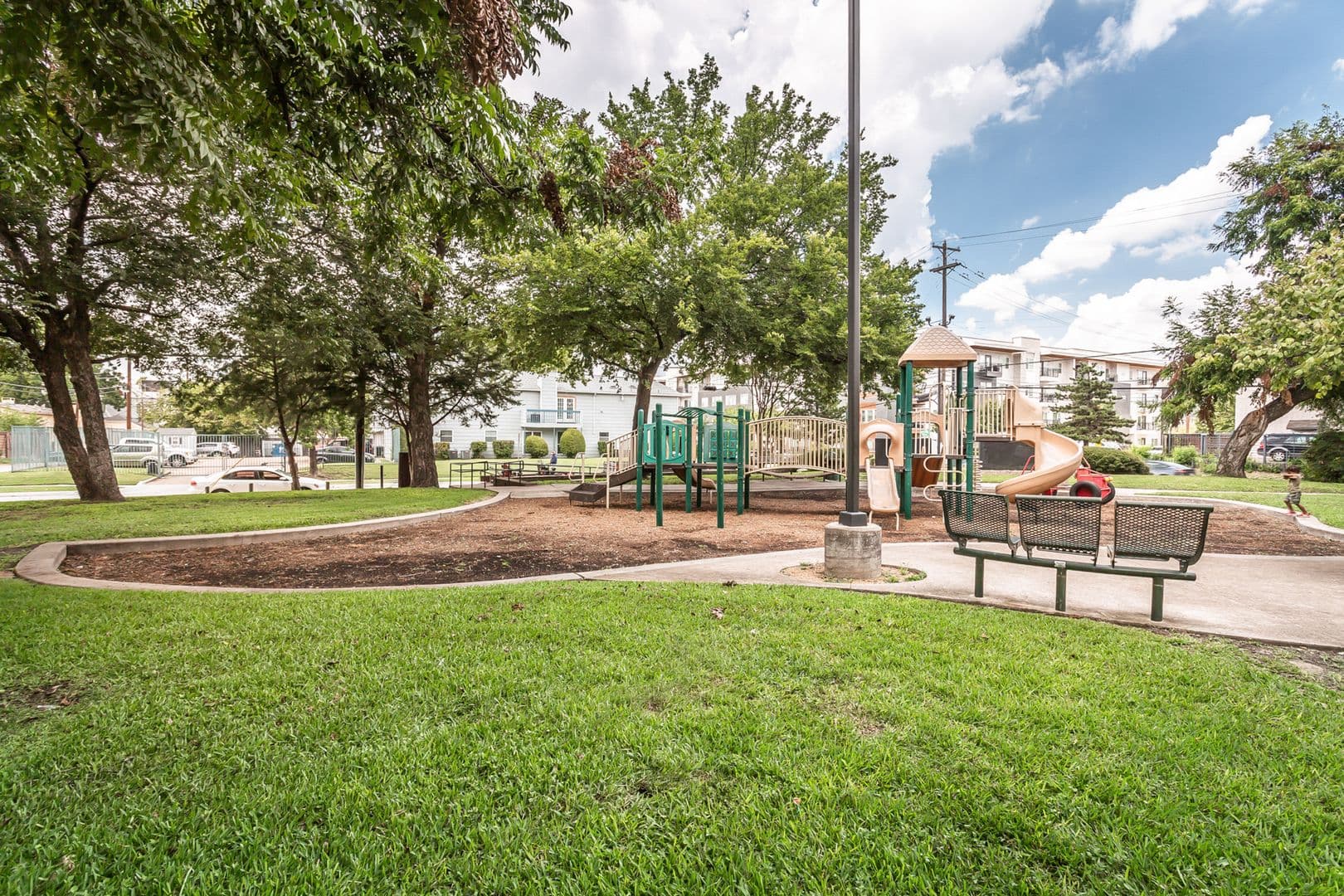 Dallas Apartment: 1901 N Fitzhugh Ave