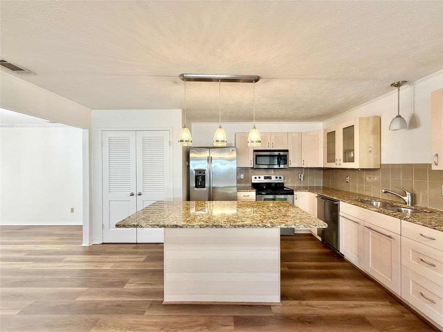 Dallas House: 8405 Lullwater Dr
