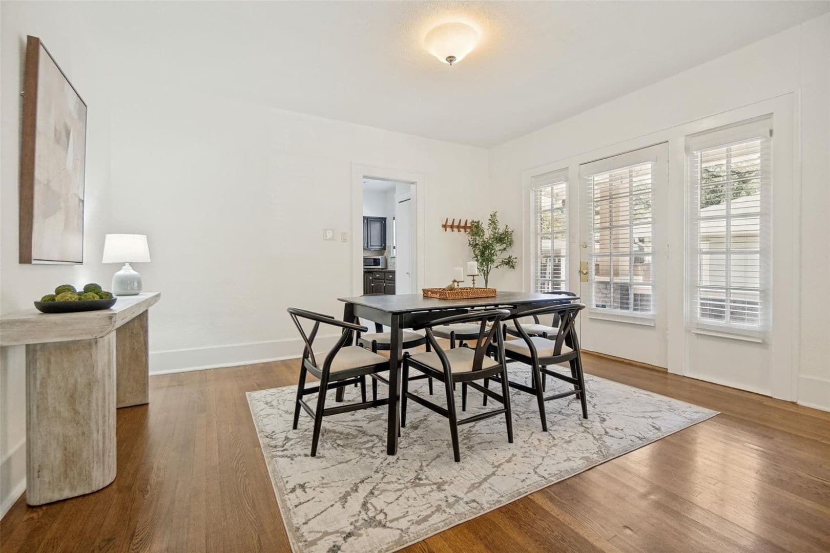 Dallas House: 6106 Worth St.