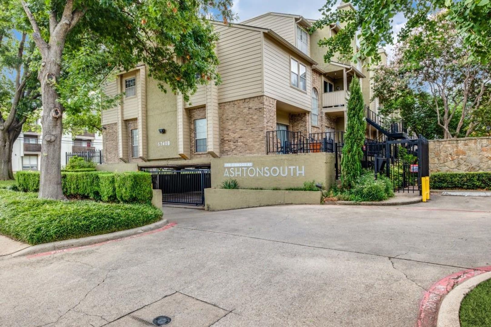 Dallas House: 5740 Martel Ave Apt B14