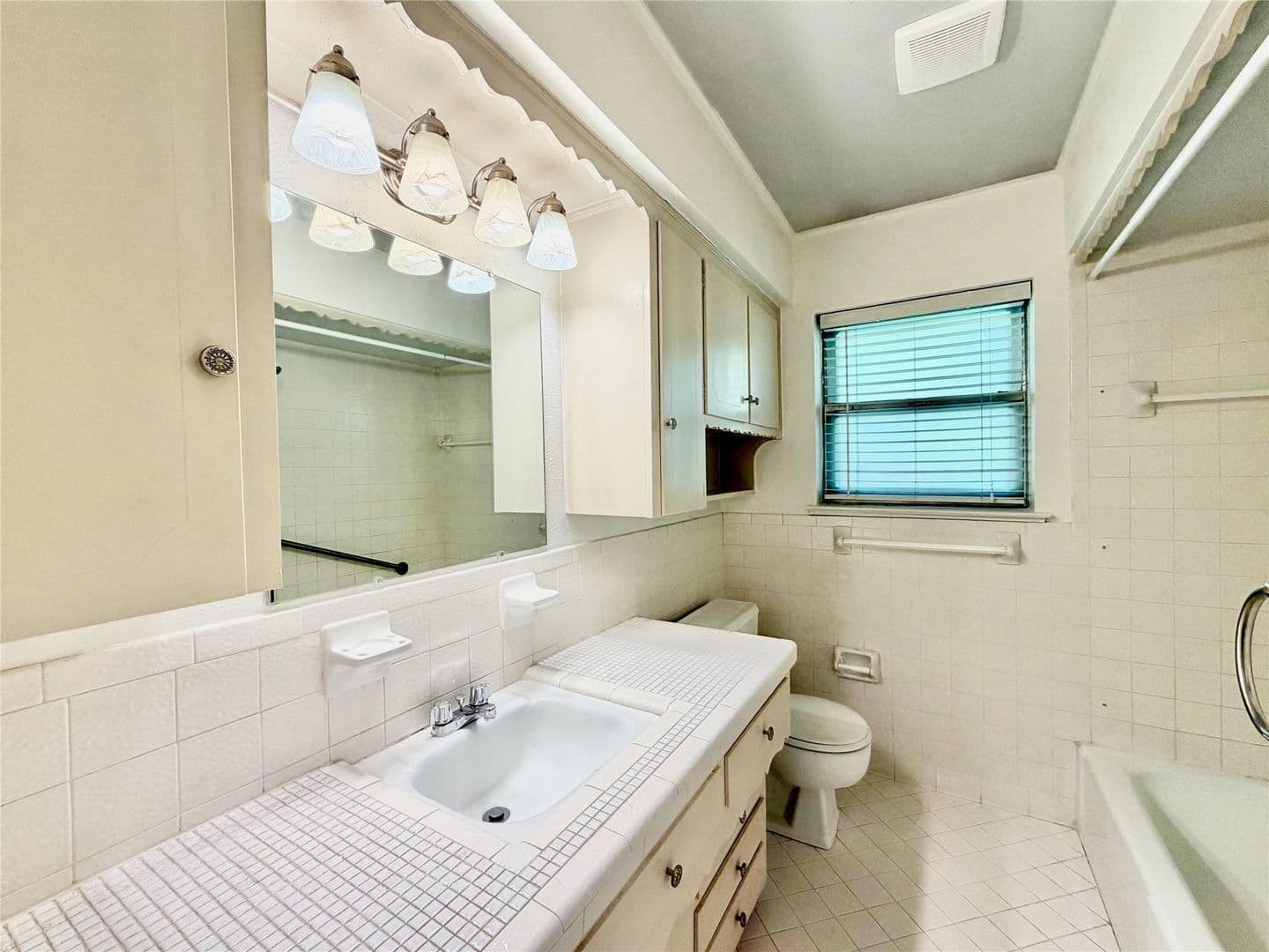 Dallas House: 8405 Lullwater Dr