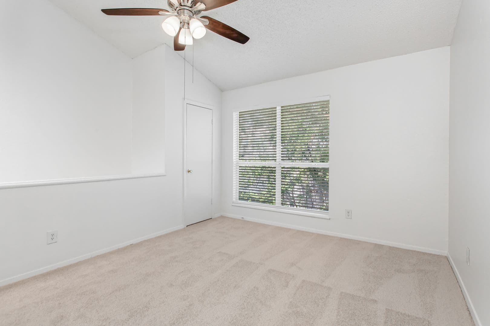 Dallas Apartment: 1901 N Fitzhugh Ave
