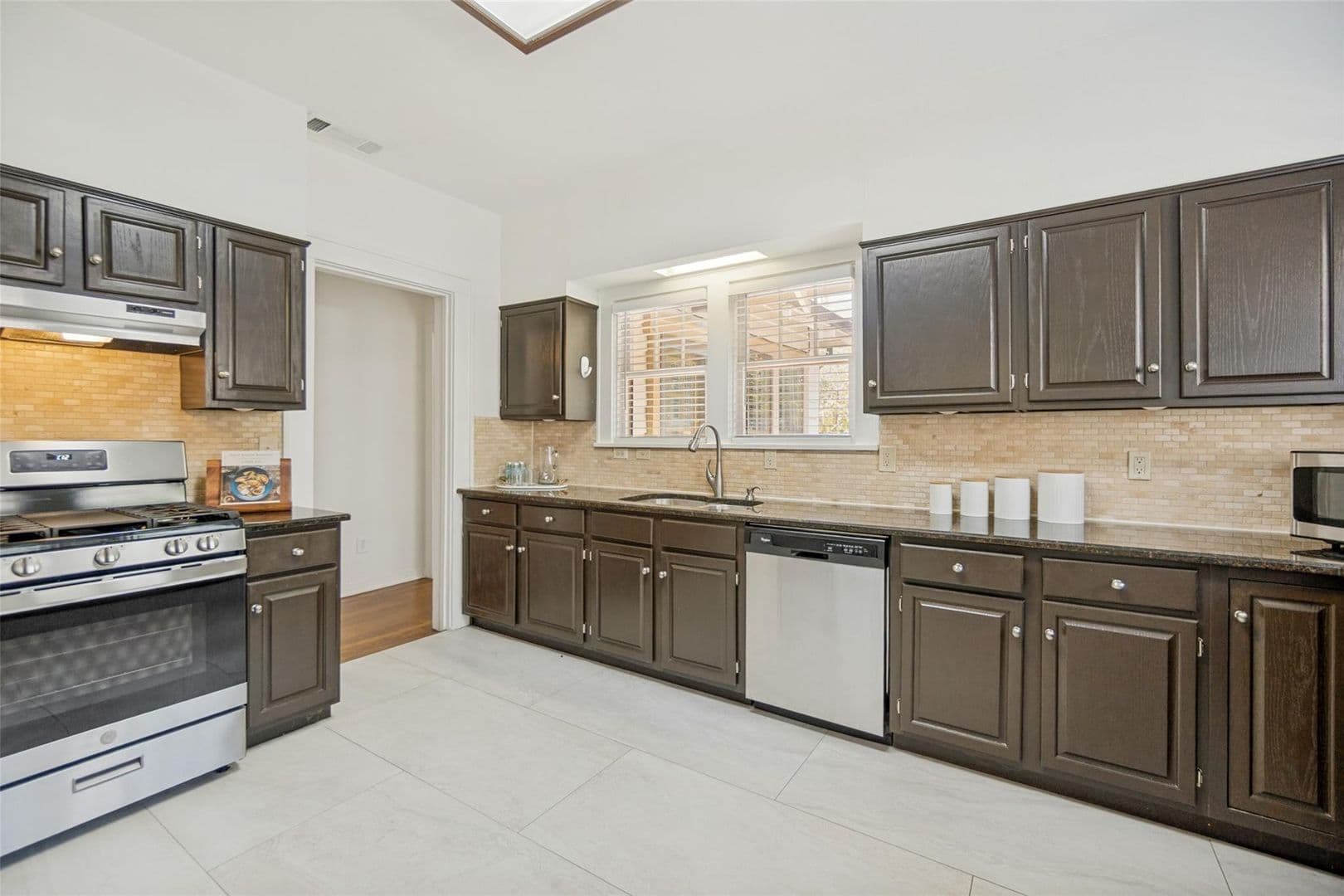 Dallas House: 6106 Worth St.