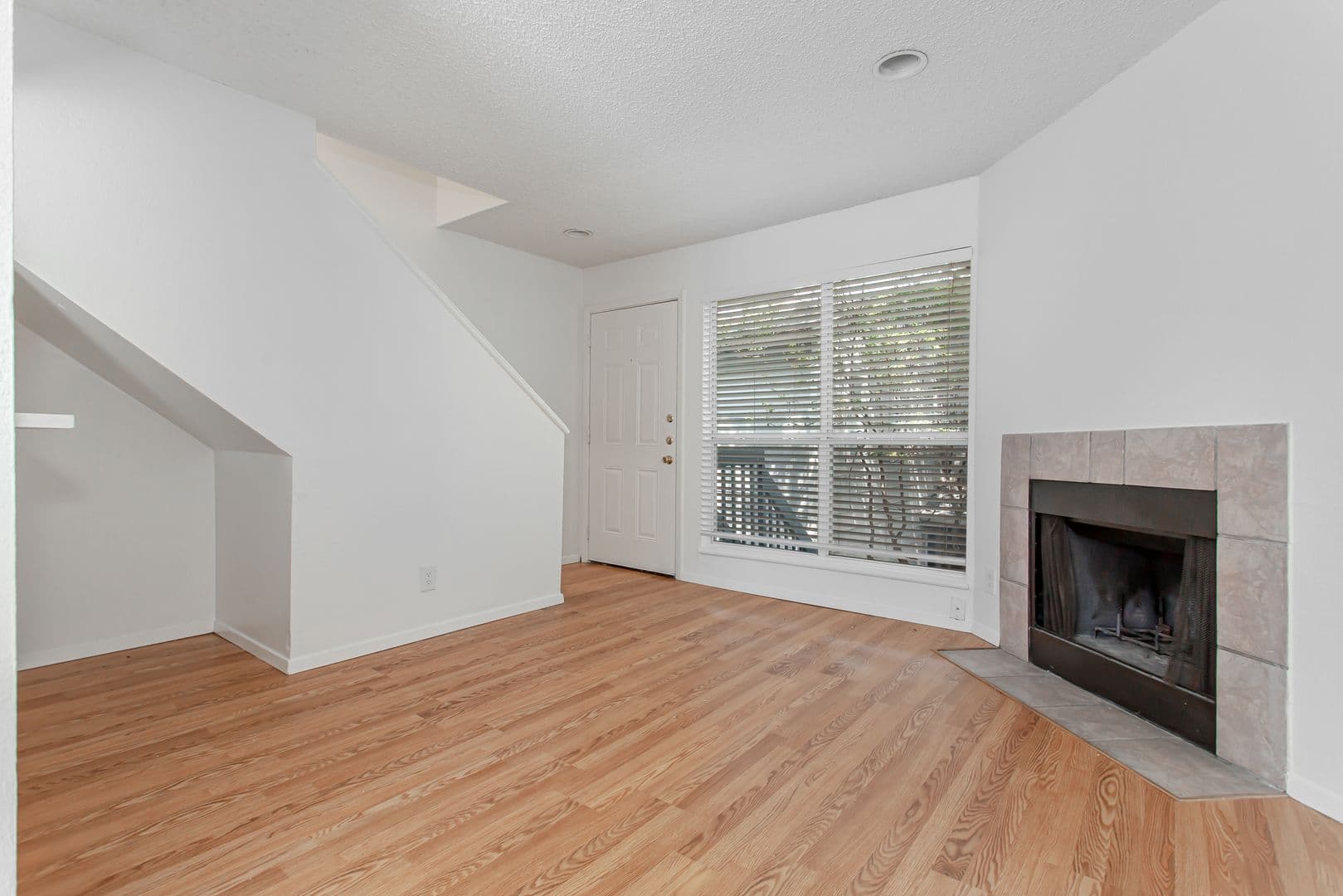 Dallas Apartment: 1901 N Fitzhugh Ave