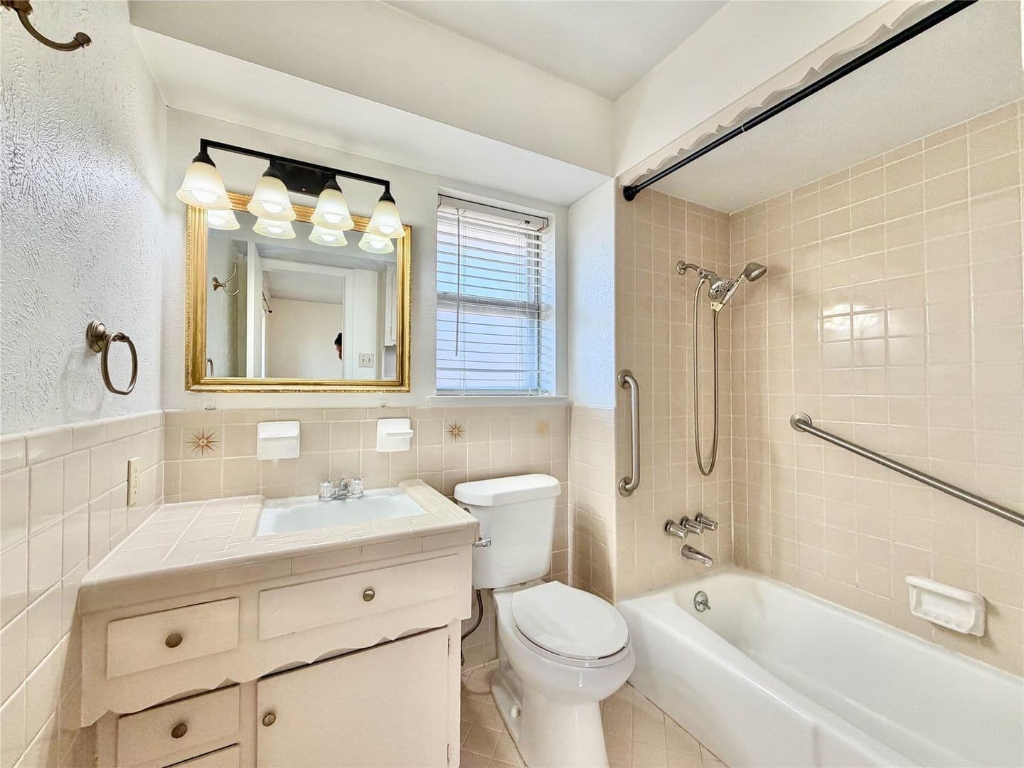 Dallas House: 8405 Lullwater Dr
