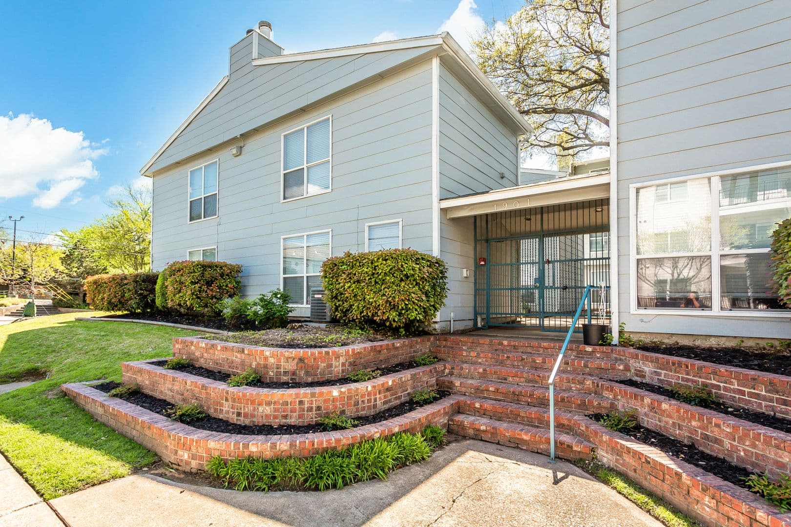 Dallas Apartment: 1901 N Fitzhugh Ave