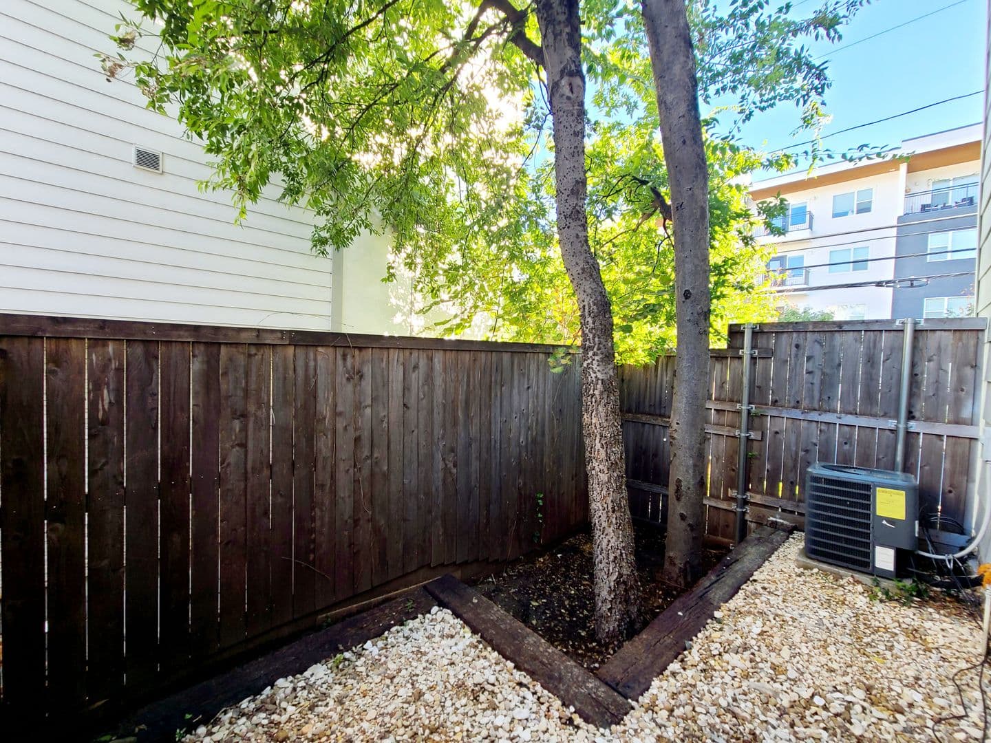 Dallas Apartment: 1901 N Fitzhugh Ave