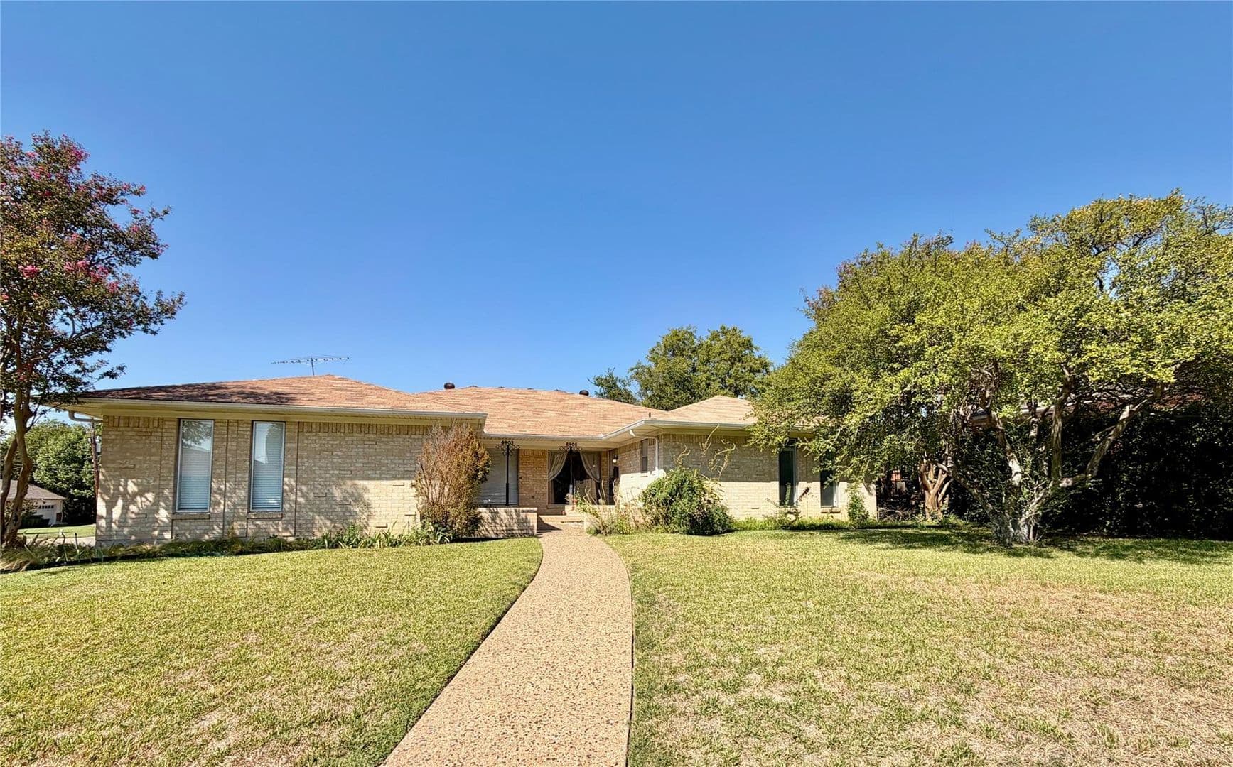 Dallas House: 8405 Lullwater Dr