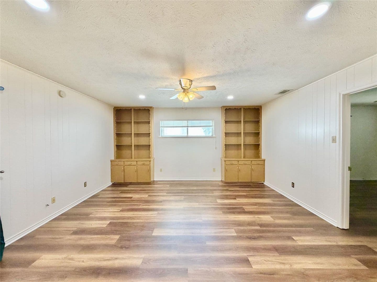 Dallas House: 8405 Lullwater Dr