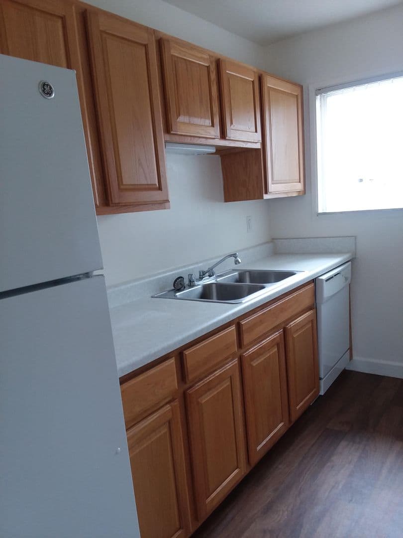Champaign Apartment: 1862 Valley Rd