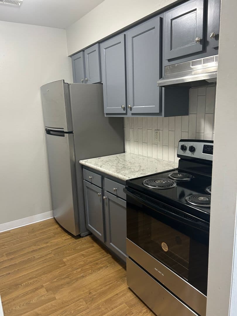 Champaign Apartment: 1862 Valley Rd