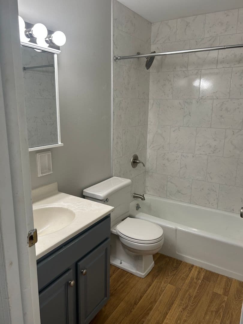 Champaign Apartment: 1862 Valley Rd
