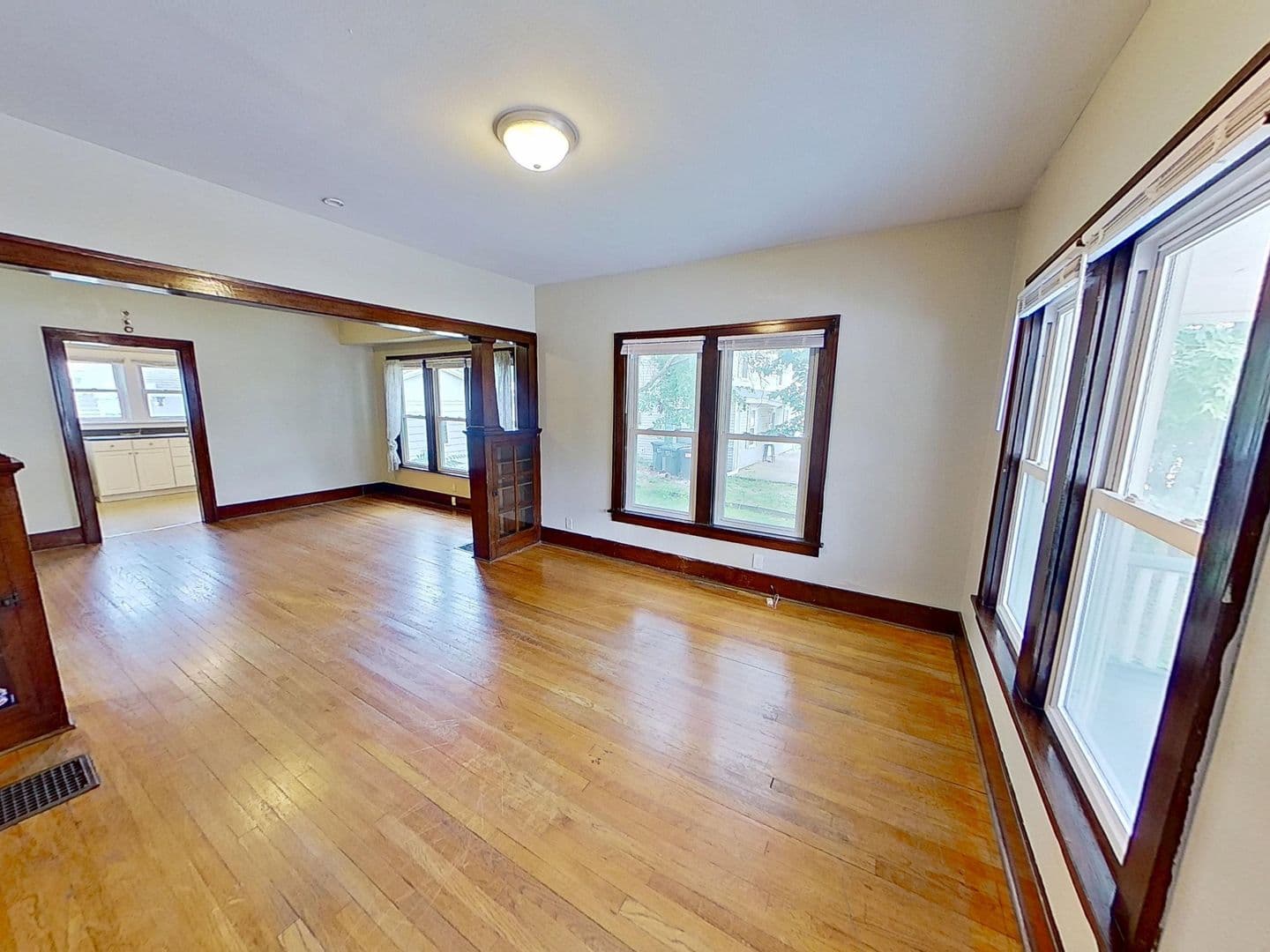 Urbana House: 709 E Main