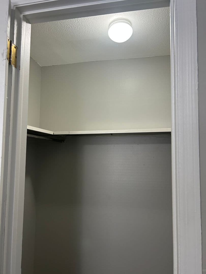 Champaign Apartment: 1862 Valley Rd