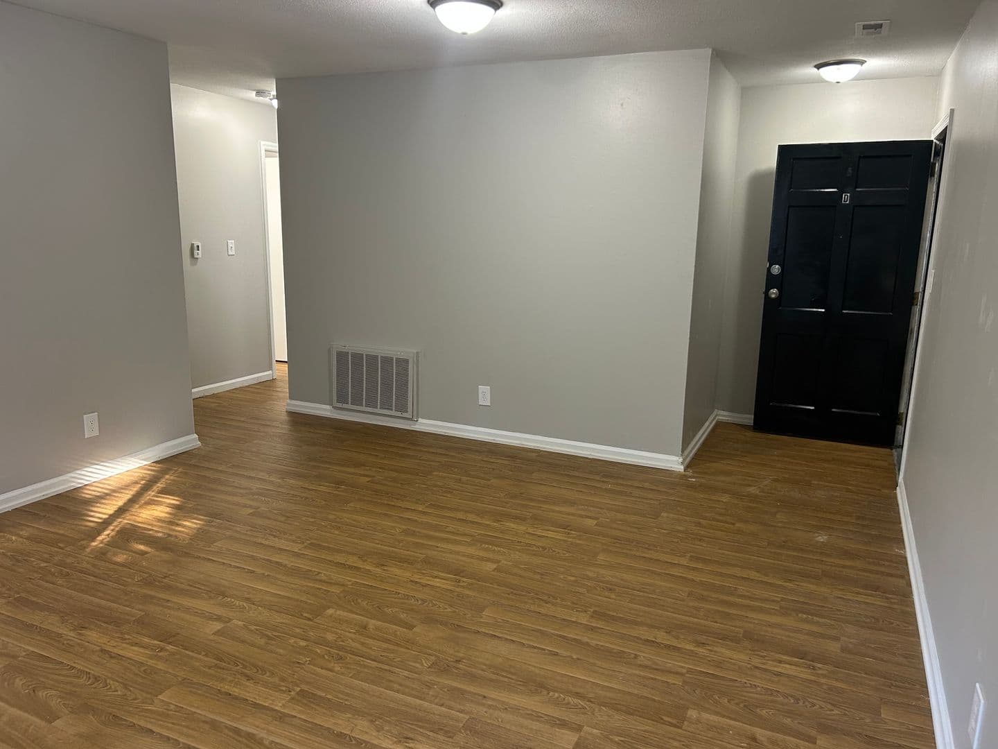 Champaign Apartment: 1862 Valley Rd