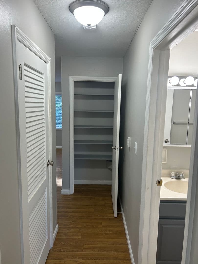 Champaign Apartment: 1862 Valley Rd