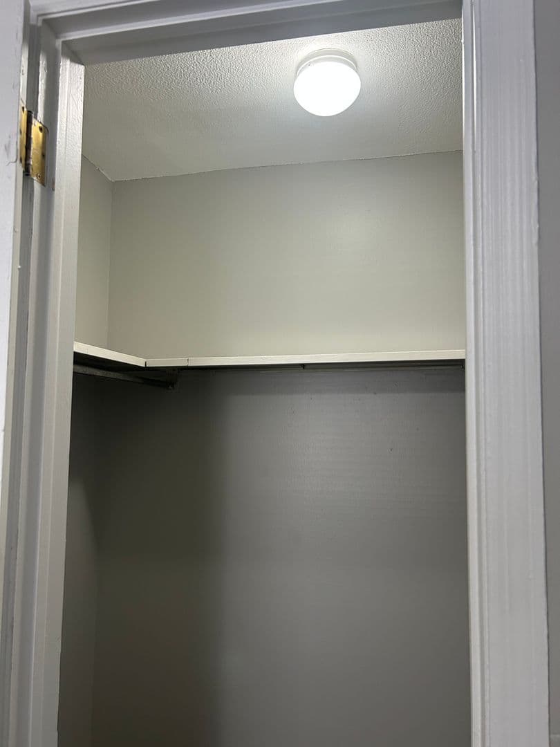 Champaign Apartment: 1862 Valley Rd