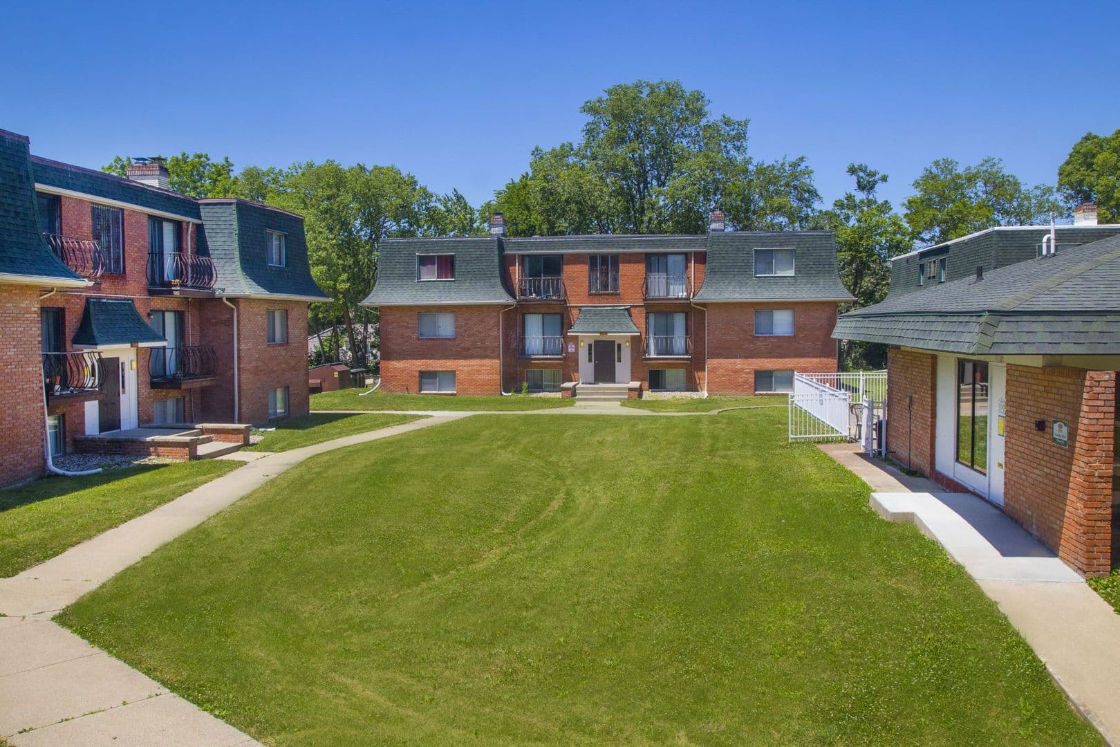 Urbana Apartment: 306-410 E Michigan