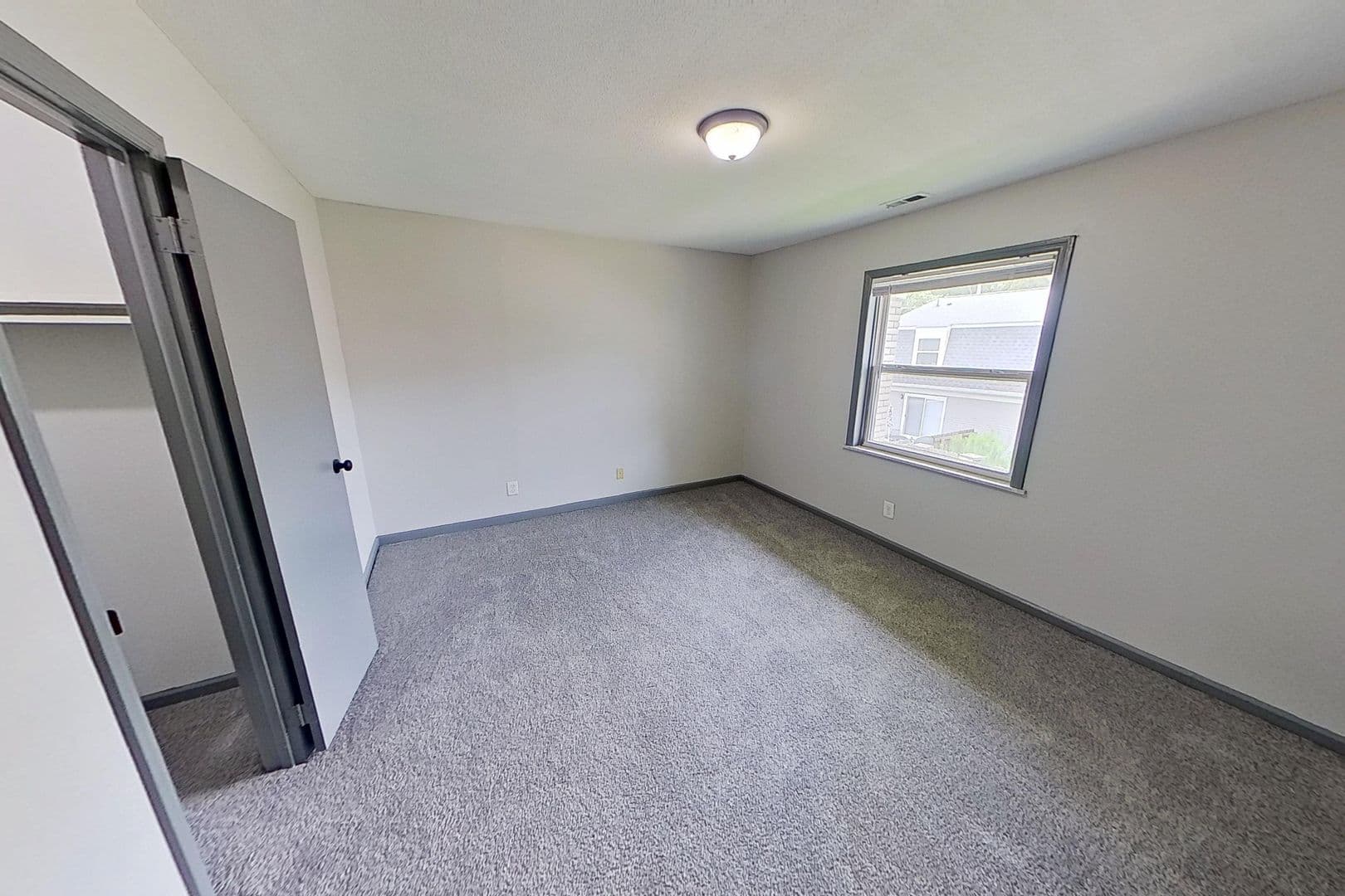 Champaign Apartment: 1862 Valley Rd
