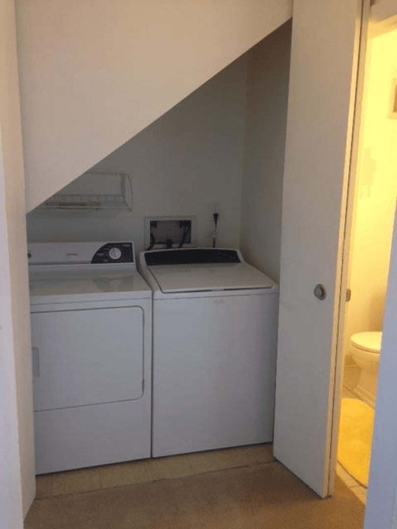 Champaign Apartment: 1862 Valley Rd