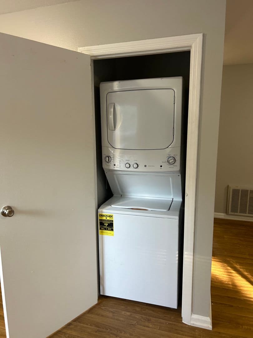 Champaign Apartment: 1862 Valley Rd