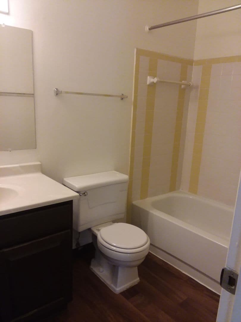 Champaign Apartment: 1862 Valley Rd