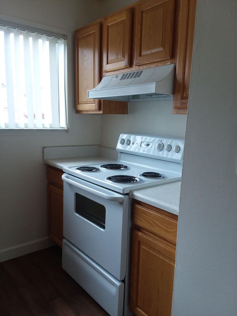 Champaign Apartment: 1862 Valley Rd