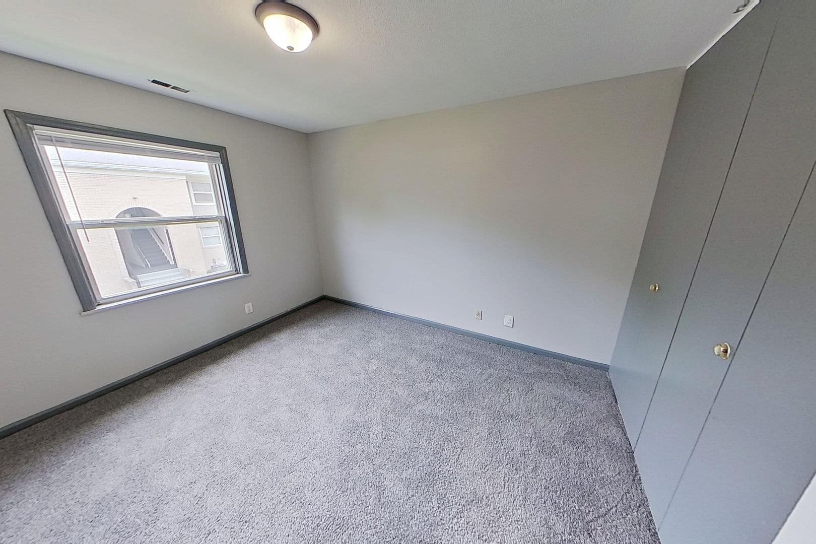 Champaign Apartment: 1862 Valley Rd
