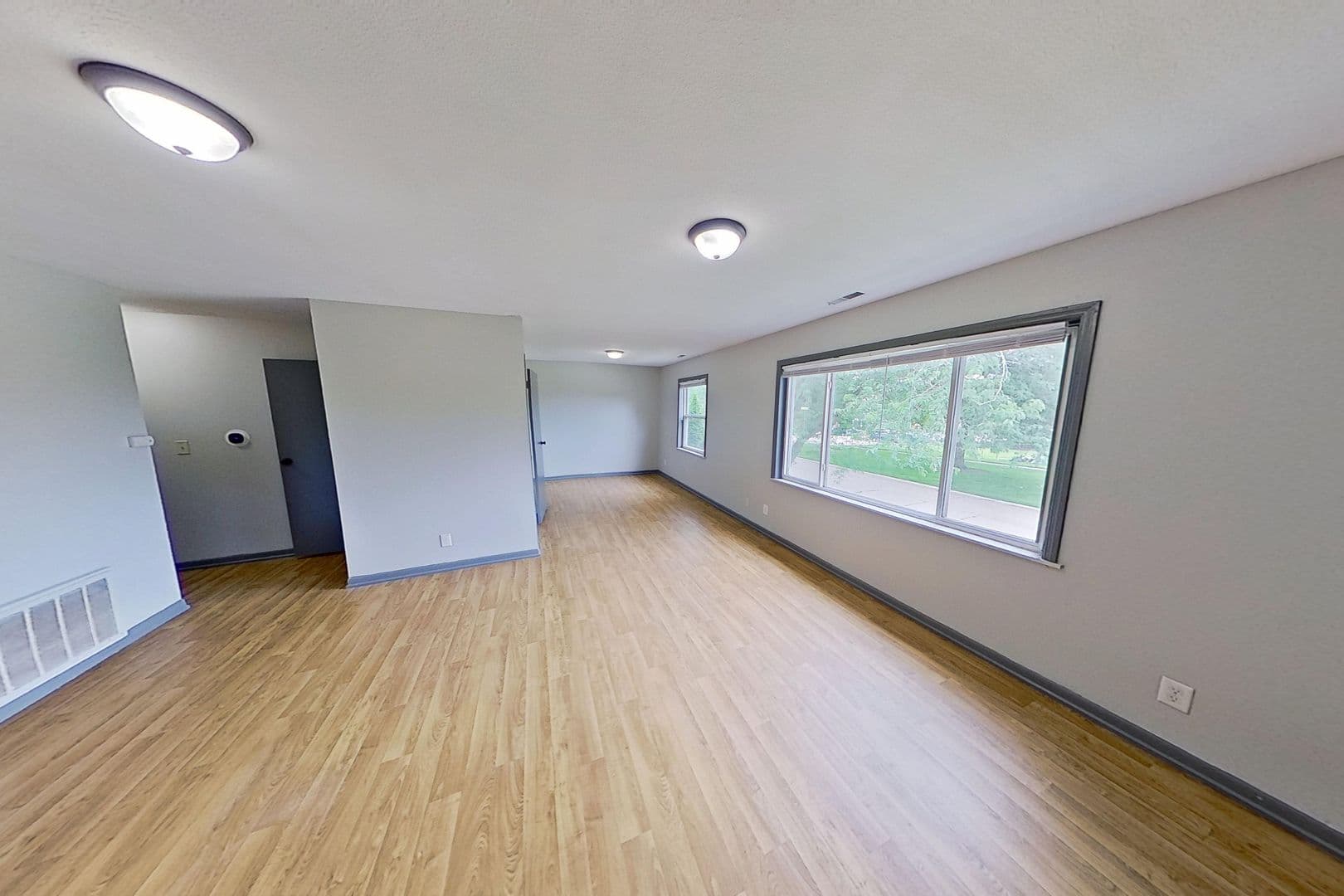 Champaign Apartment: 1862 Valley Rd