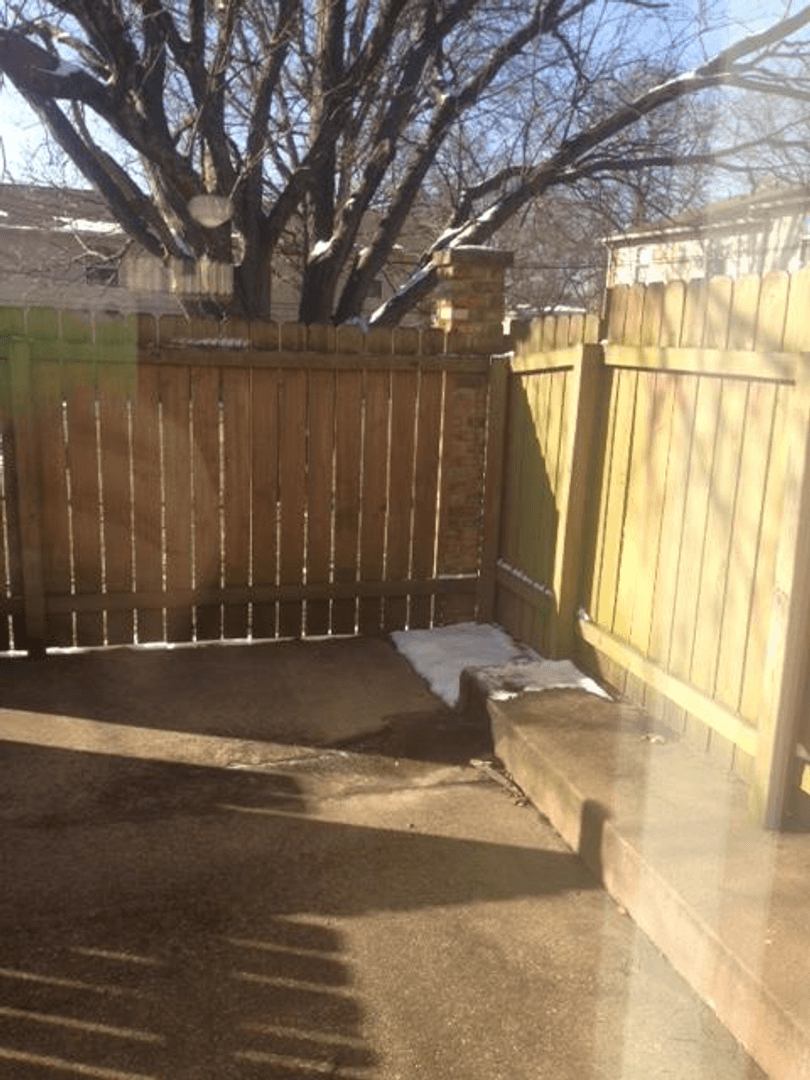 Champaign Apartment: 1862 Valley Rd