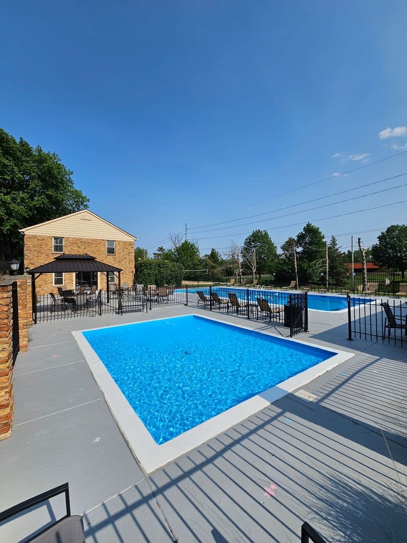 Champaign Apartment: 1862 Valley Rd