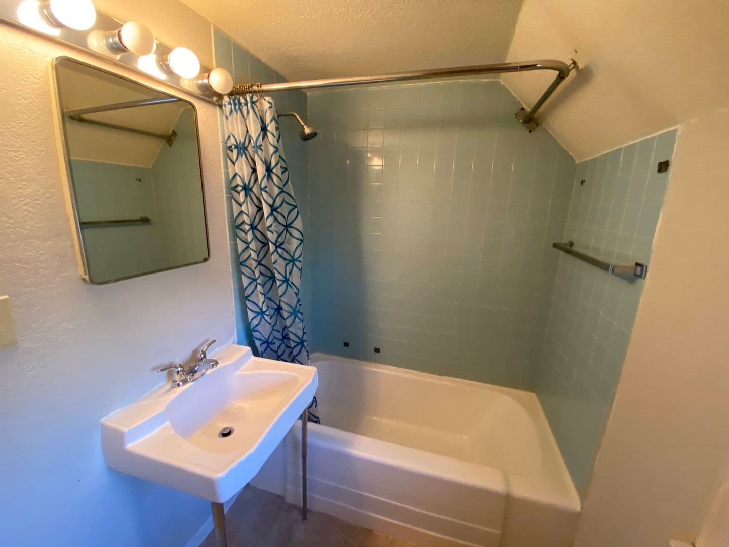 Champaign House: 700 Dover PL