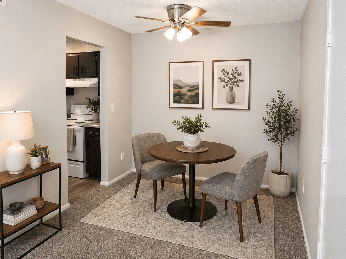 Lexington Apartment: 249 E Reynolds