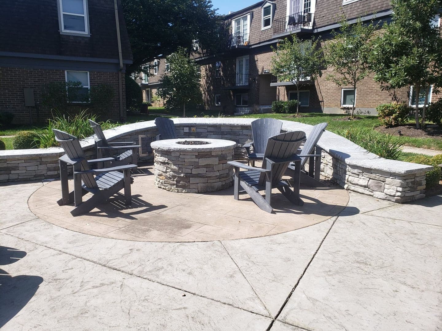 Lexington Apartment: 249 E Reynolds