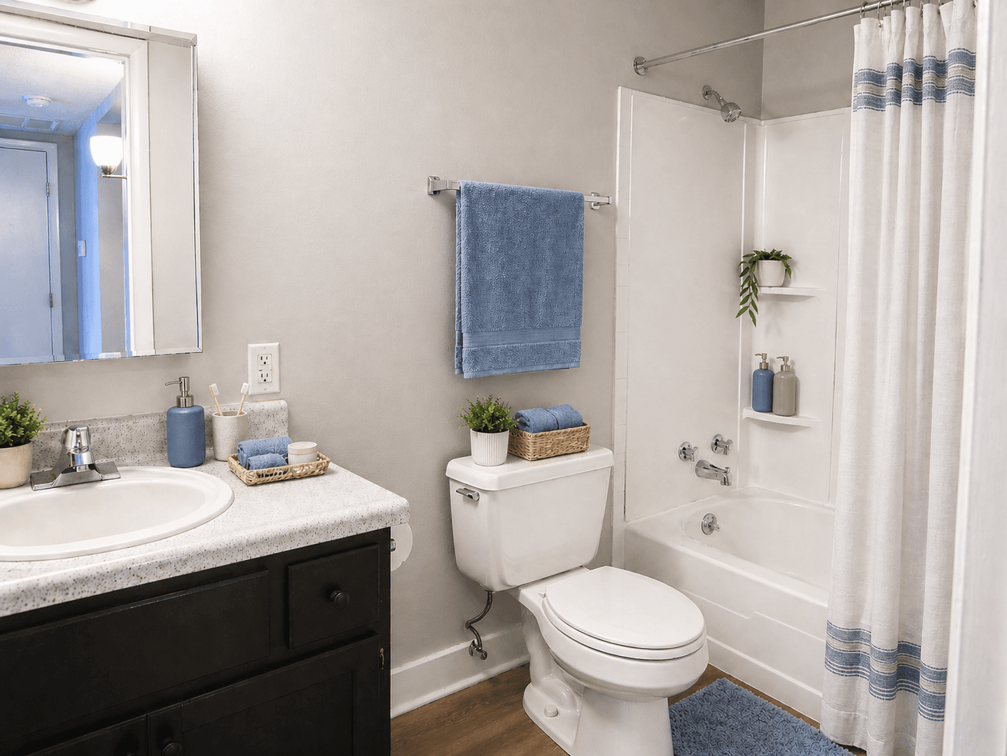 Lexington Apartment: 249 E Reynolds