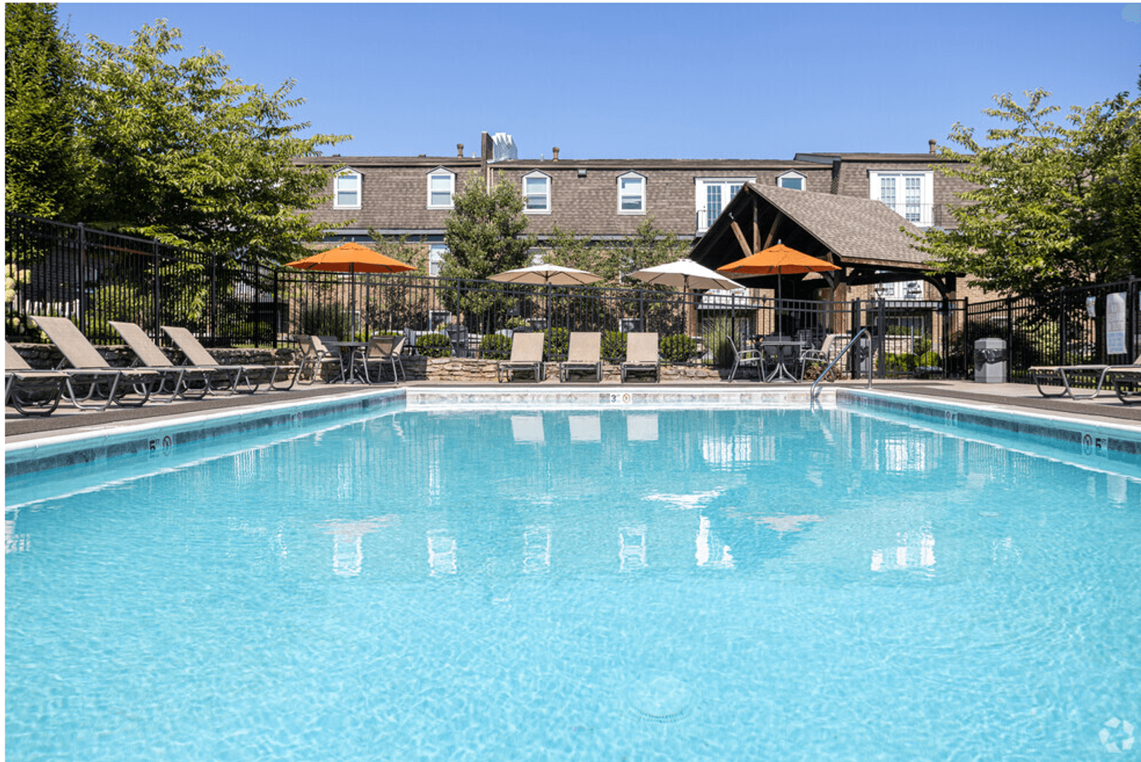 Lexington Apartment: 249 E Reynolds