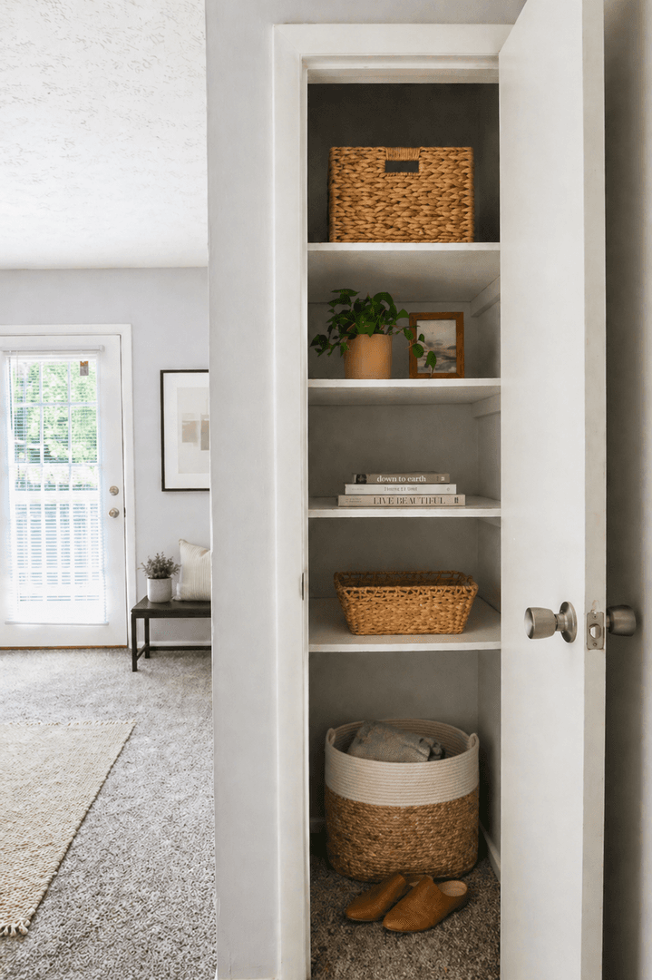 Lexington Apartment: 249 E Reynolds