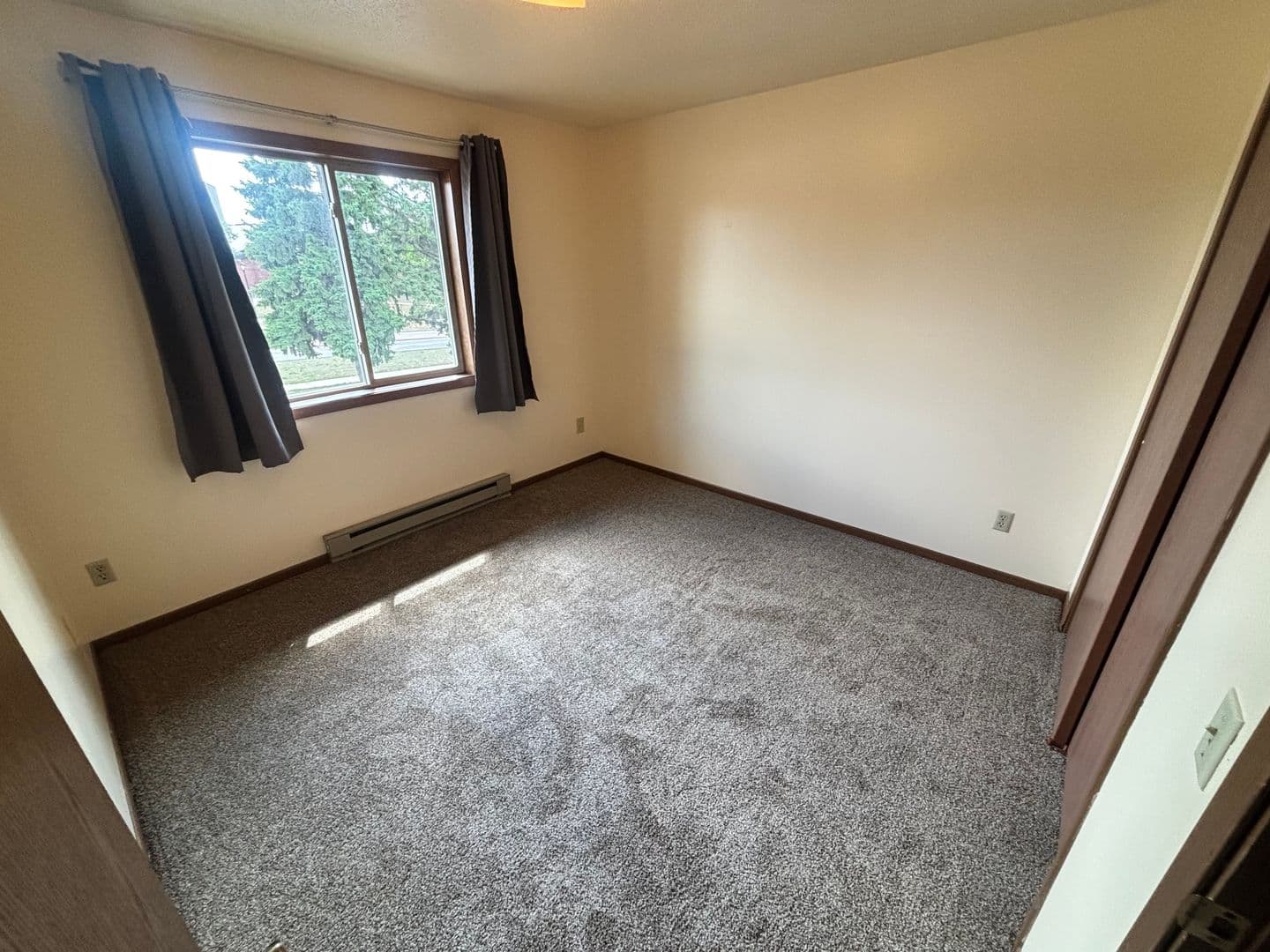 RIVER FALLS Apartment: 515 E CASCADE
