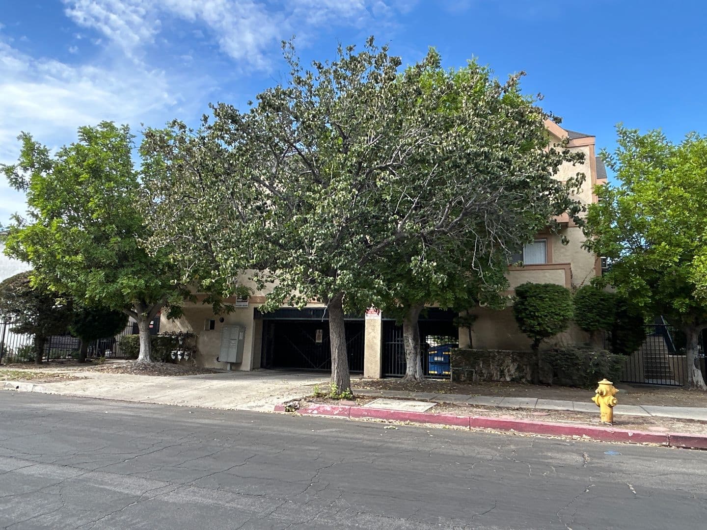 North Hollywood Apartment: 5269 Satsuma Ave.